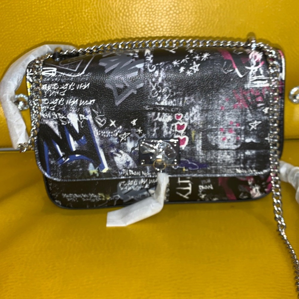 DKNYC LEATHER HANDBAGS WITH HANDLE & SHOULDER STRAP.. ;NEW WITH TAG